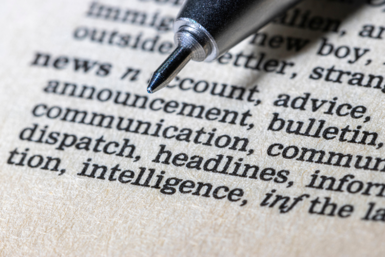 Dictionary page with pen highlighting ‘news’ and synonyms that may cause errors in vocabulary cloze.